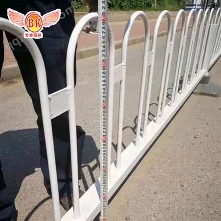 宝坤 U型京式护栏 1.2*3米 城市公路交通隔离围栏  镀锌管防撞栏