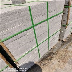 芝麻灰板材自然面 光面路沿石 锈石石材厂家 工程板材